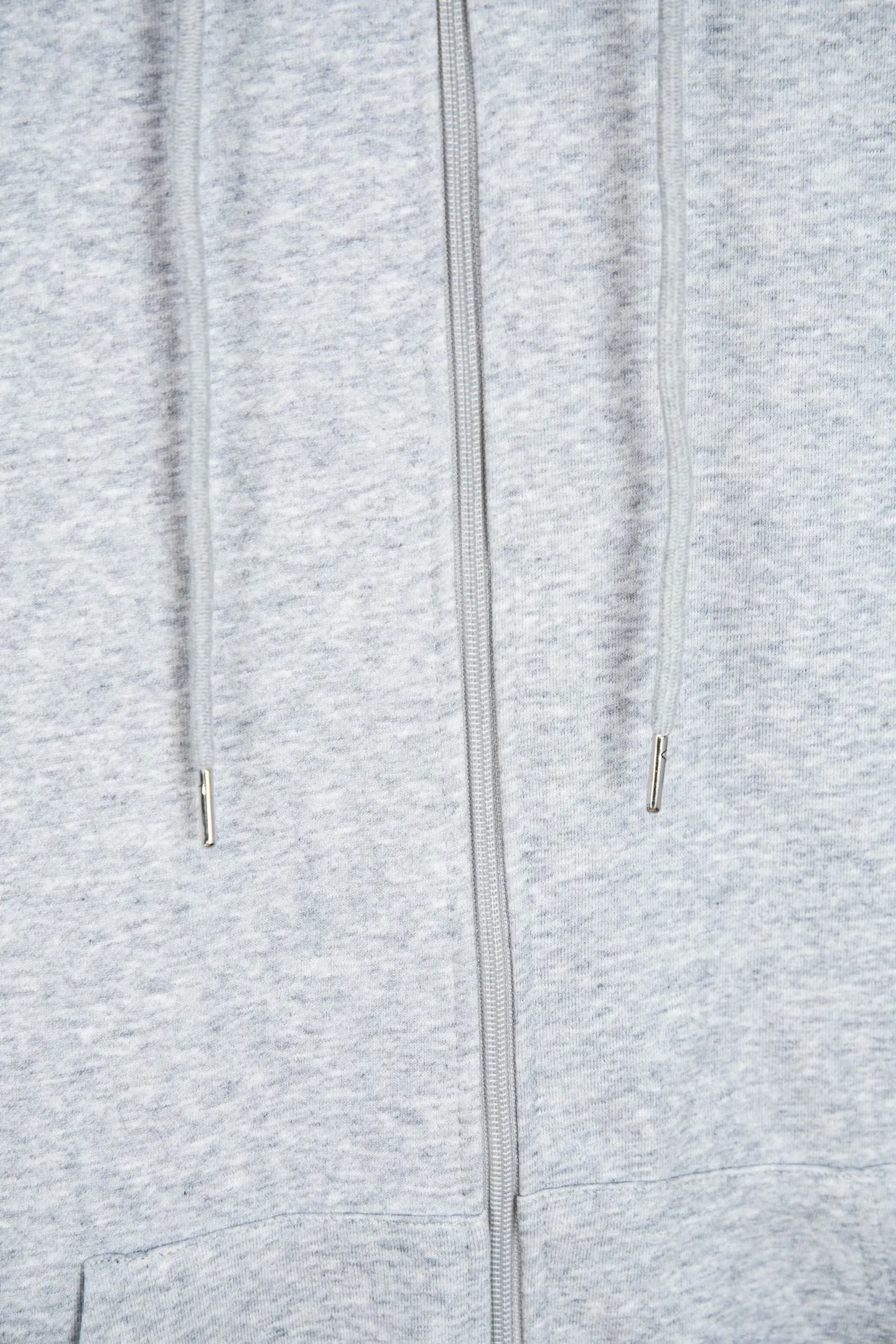P230 Ralph Lauren/Ralph Lauren pony embroidered zipper cardigan hooded sweatshirt. This sweatshirt is available for everyone in autumn and winter. You can wear it casually no matter how you wear it! ! This hooded sweatshirt is decorated with the simple style that represents Ralph Lauren and is paired with a pony embroidery pattern, which is three-dimensional and full! The solid color fabric paired with exquisite embroidery instantly sets it off! Hooded sports design, loose and casual fit! The overall texture is very strong! Through the pictures, we can feel the thickness and texture of custom-woven and dyed threads. The workmanship is exquisite. They are shipped from major foreign trade factories. They are all made by masters with many years of experience. Everything is of high standards and requirements! Simple and versatile model ~ Made of imported pique cotton fabric, which is super delicate and soft, close to the body without being tied. All fabrics and accessories are original custom-made and of high quality! Perfectly reflects the brand’s sense of superiority! Standard cut, comfortable stretch, unrestricted movement! Highly practical, high-end and classy! Versatile style ~ can be paired with jeans or jogging pants. Ideal for transitioning from your morning commute to weekend events! Size: S-XL Color: Gray Navy Black